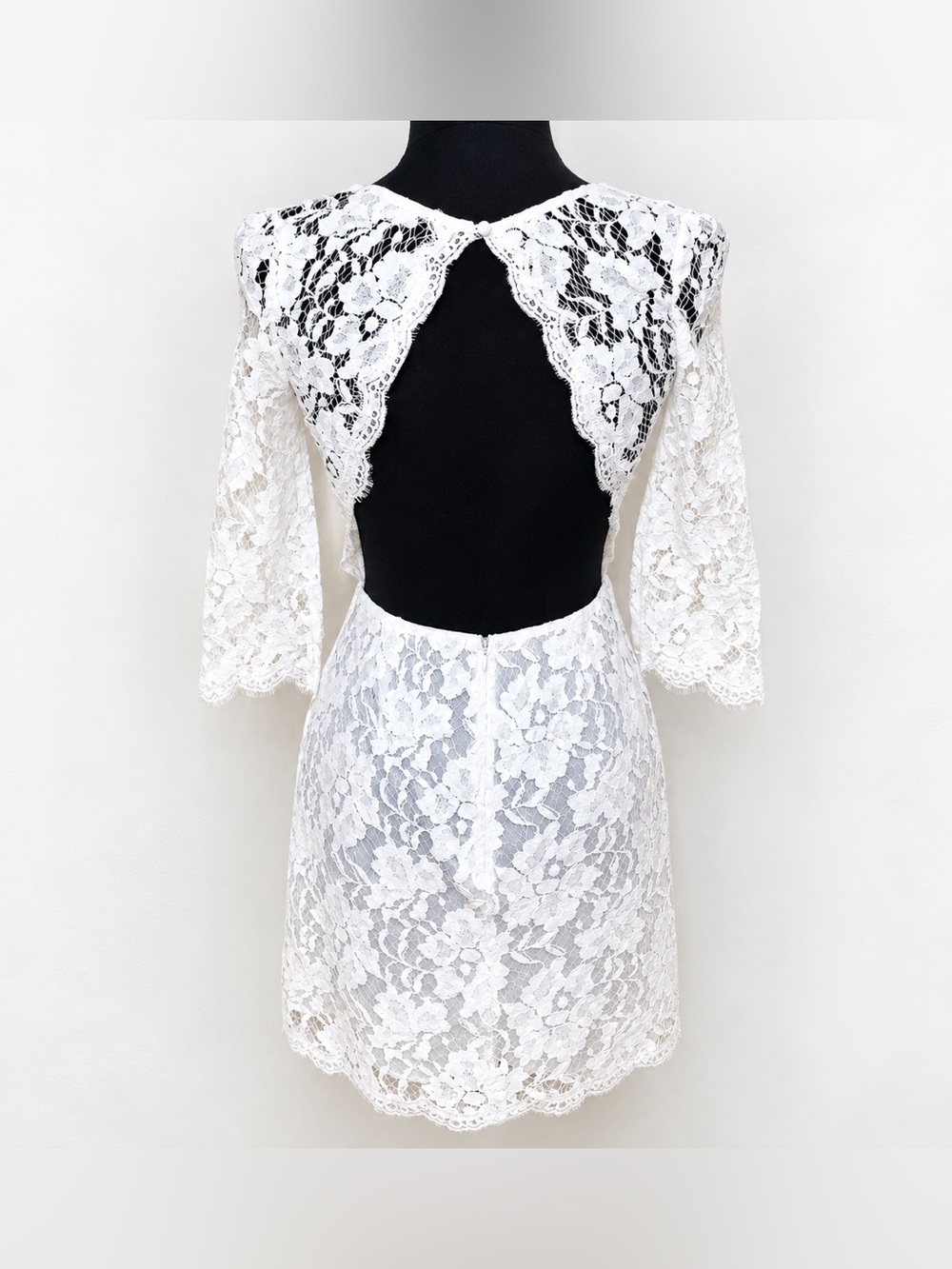 PRETTY LACE DRESS - Picture 3 of 9